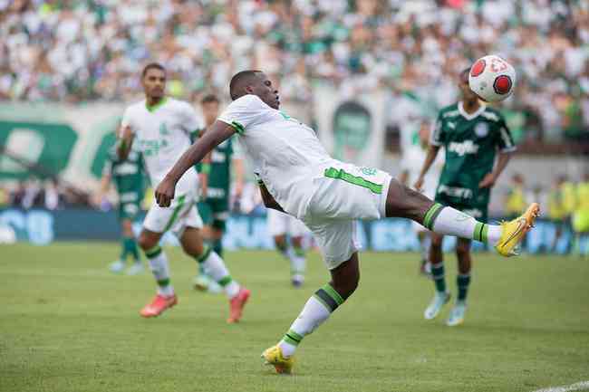 Palmeiras bate Santos com gol nos minutos finais e conquista bi da