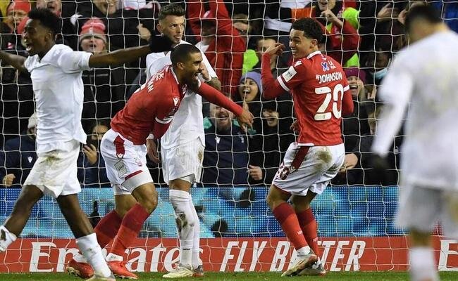 Nottingham Forest marca nos minutos finais e elimina o Arsenal ...