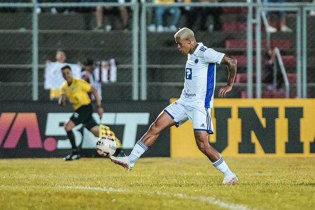 Wallisson ficou perto de marcar um gol na estreia no Mineiro