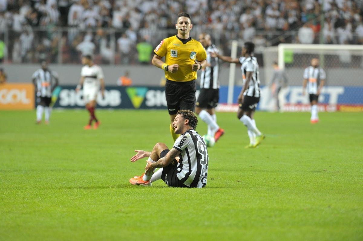 Galo derrotou Flamengo por 2 a 1 e assumiu provisoriamente a segunda posio no Brasileiro