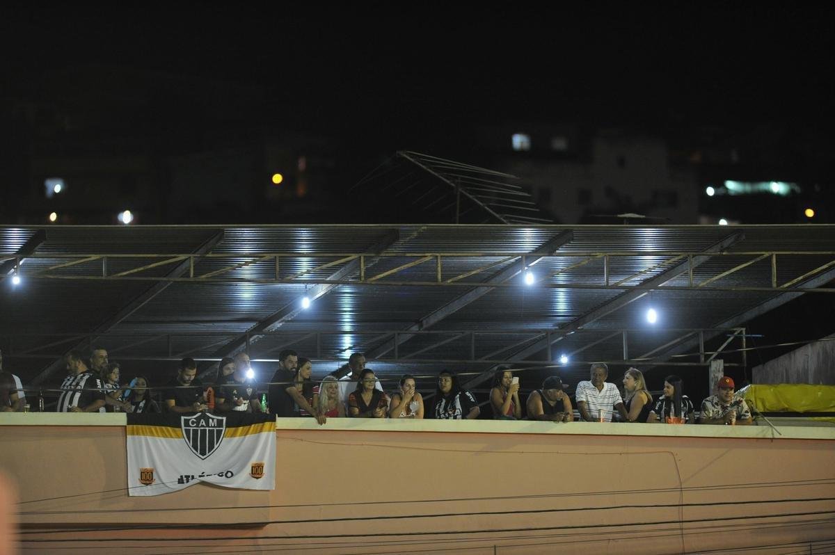 Villa Nova e Atltico se enfrentaram no Alapo do Bonfim, em Nova Lima, pelo Campeonato Mineiro