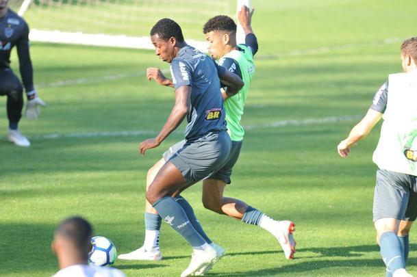 Zagueiro uruguaio Martn Rea treinou pela primeira vez com o elenco do Atltico na Cidade do Galo, j visando ao duelo de domingo, contra o Botafogo, no Rio, pelo Campeonato Brasileiro