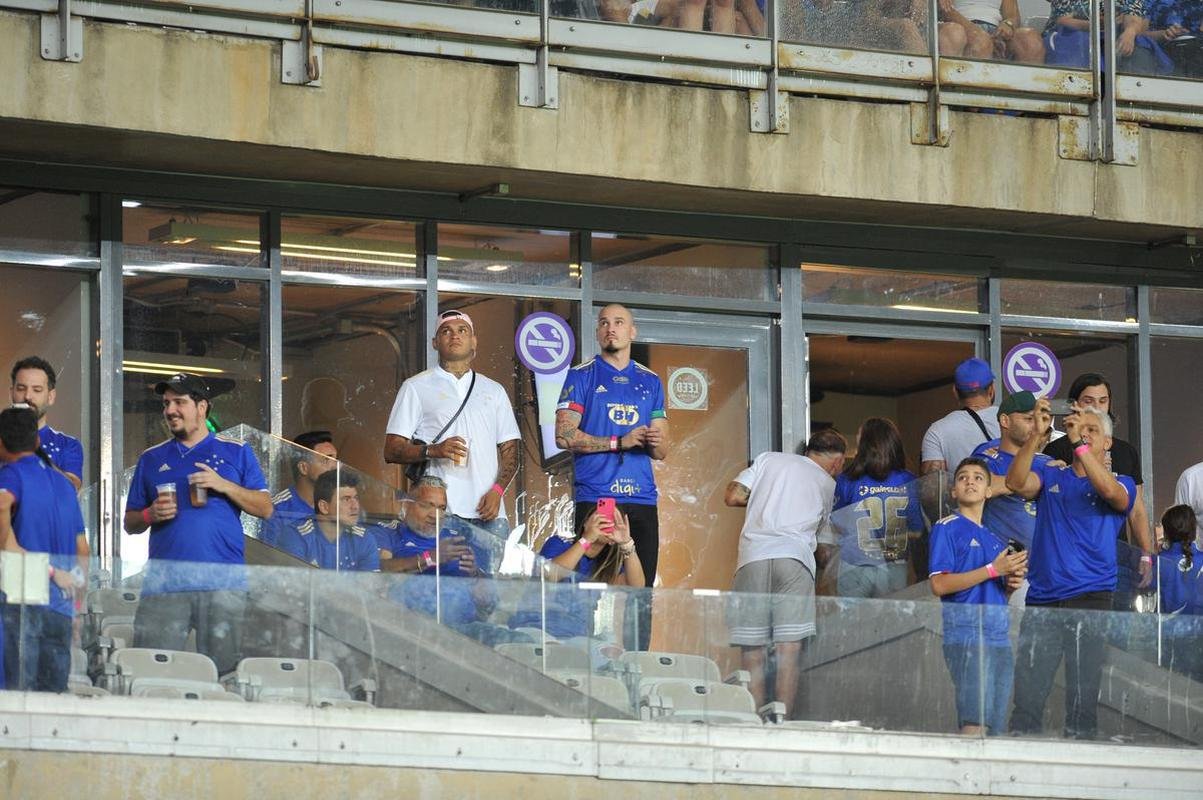 Zagueiro Maicon, novo reforo do Cruzeiro, esteve no Mineiro e assistiu ao empate celeste por 0 a 0 com o Nutico no encerramento da Srie B. Jogador de 33 anos, revelado na Toca,  o primeiro reforo para a temporada 2022.