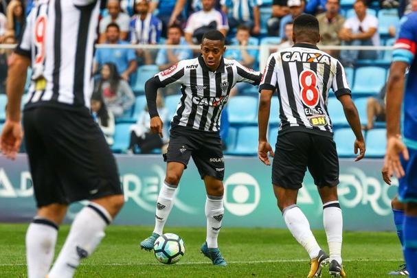 Imagens do empate entre Avaí e Atlético, na Ressacada