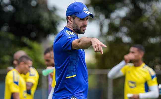 Paulo Pezzolano analisou falhas do Cruzeiro após empate por 1 a 1 com o Tombense, pela Série B