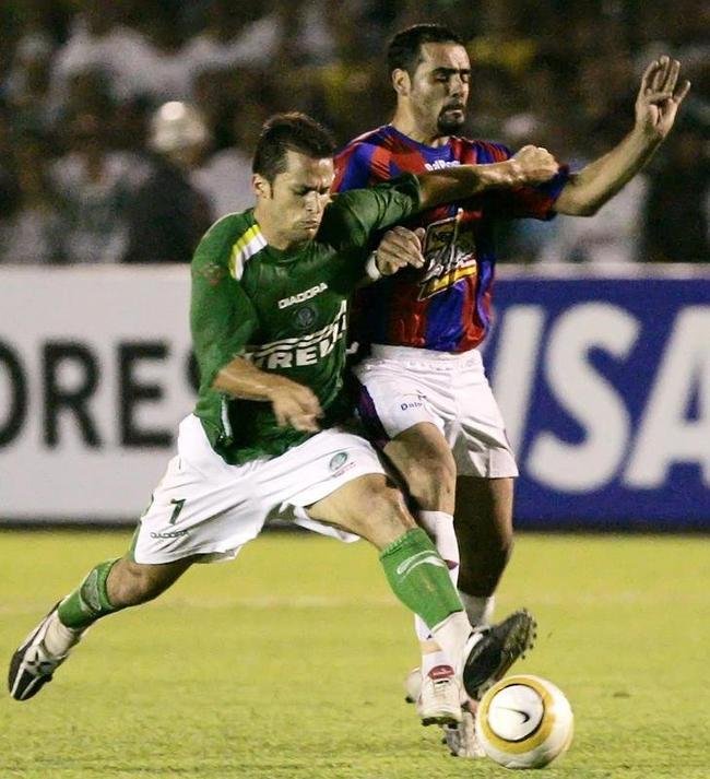 Corra - Jogou no Palmeiras entre 2003 e 2006. Foi para o Atltico em 2009 e ficou at 2010. Voltou ao Palmeiras em 2012.