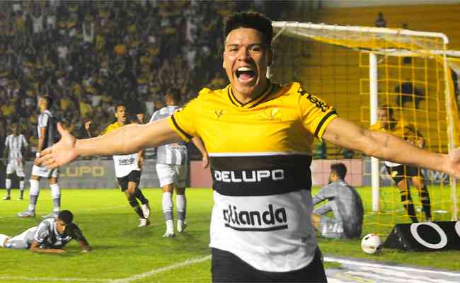Marquinhos Gabriel marcou duas vezes e garantiu virada do Tigre 