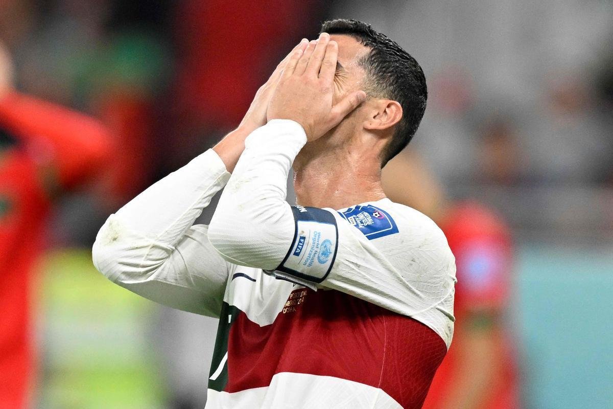 Cristiano Ronaldo chora aps eliminao de Portugal na Copa do Mundo diante de Marrocos
