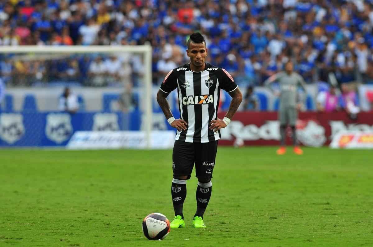 Nesta cobrana de falta, Otero obrigou Rafael a fazer grande defesa em dois tempos