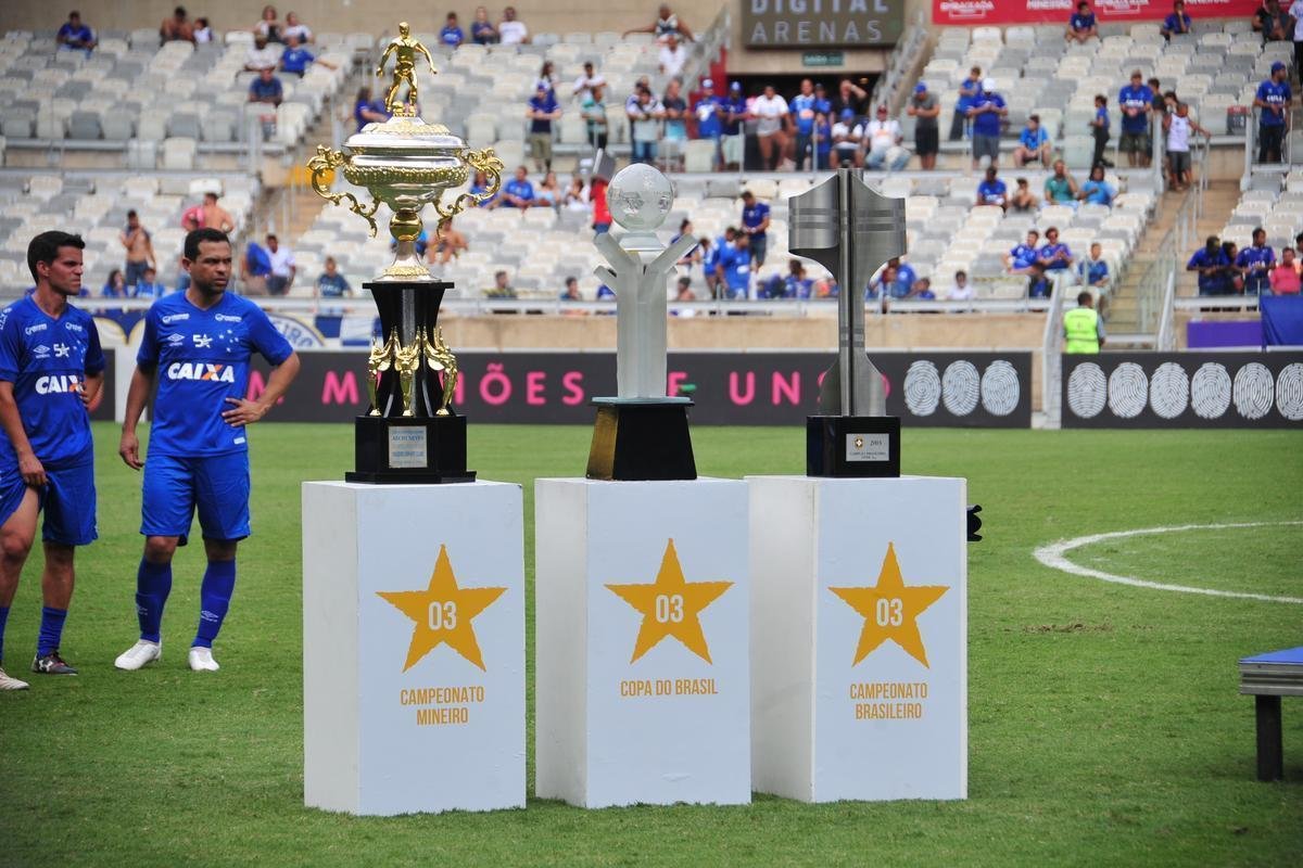 Cruzeiro: time campeo da Trplice Coroa de 2003 venceu equipe de masters por 2 a 1, neste domingo, em jogo festivo realizado no Mineiro