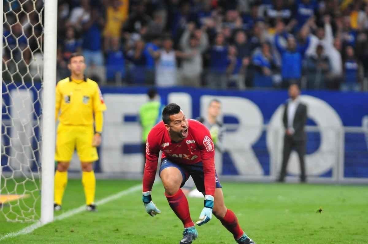 Cruzeiro venceu pnaltis com gols de Rafael Sobis, Raniel e Thiago Neves; Fbio pegou pnalti de Luan