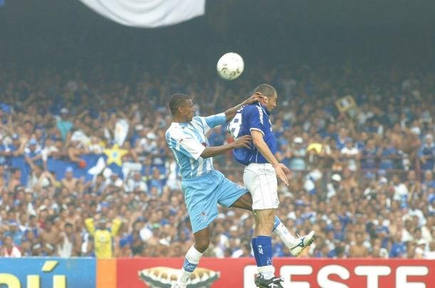 Em 30 de novembro de 2003, Cruzeiro derrotou o Paysandu por 2 a 1, no Mineiro, pela 44 rodada, e confirmou o ttulo brasileiro de forma antecipada. Zinho, no primeiro tempo, e Mota, no segundo, marcaram os gols celestes. Aldrovani descontou para o Papo. Depois do apito final, uma grande festa tomou conta do gramado e das arquibancadas. 