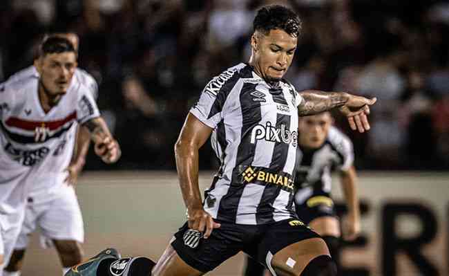 Marcos Leonardo marcou o segundo gol do Santos na vitria sobre o Botafogo-SP