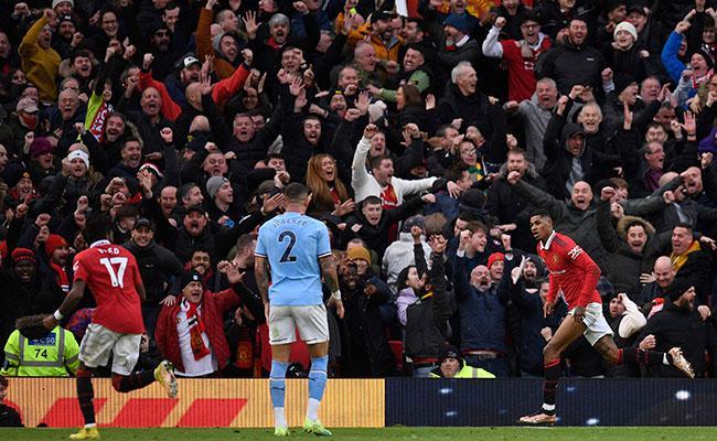 Rashford comemorando o gol da virada