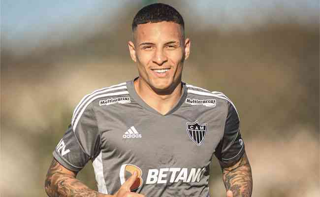 Guilherme Arana vive expectativa de reforçar equipe contra o Palmeiras