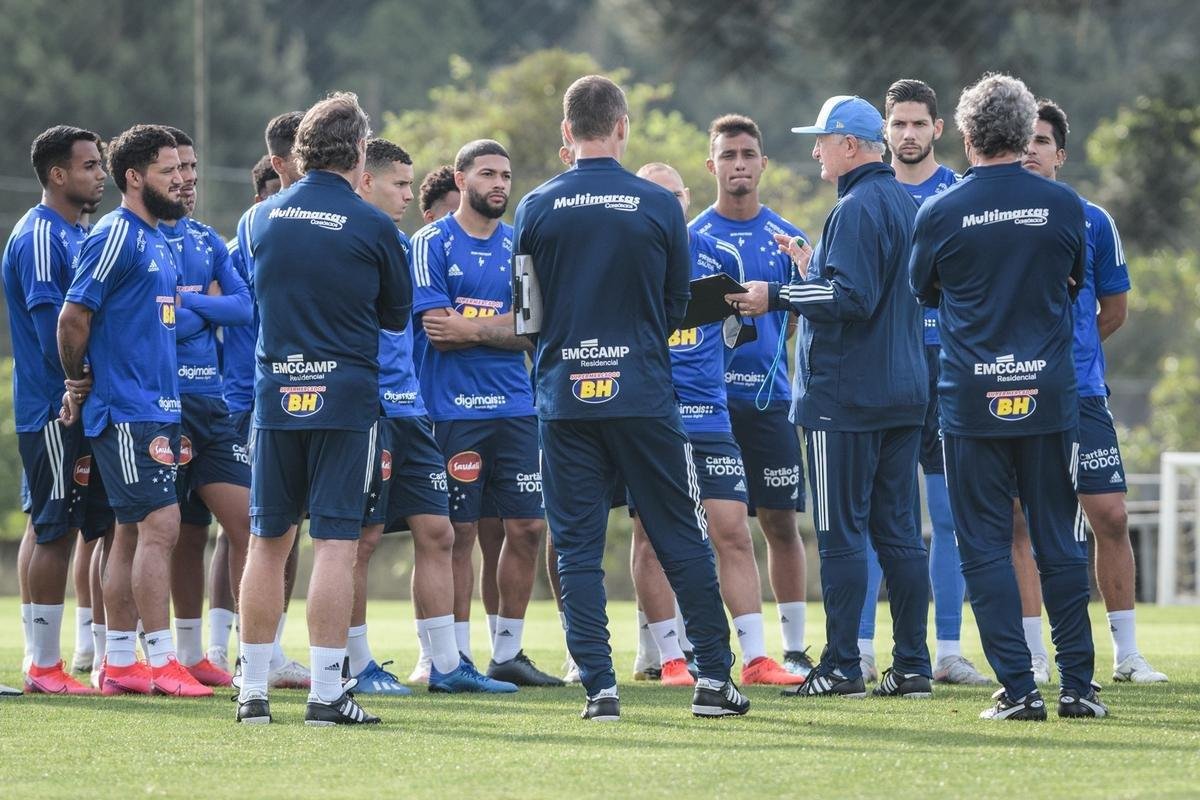Felipo comandou primeiro treino no retorno ao Cruzeiro na vspera da partida contra o Operrio, pela Srie B. Atividade aconteceu no CT do Caju, em Curitiba