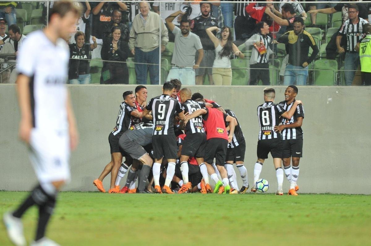 Galo virou no segundo tempo com gols de Rger Guedes e Luan. 
