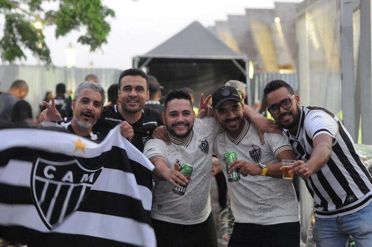 Fotos da torcida do Atltico na chegada ao Mineiro para a partida diante do Juventude pela 34 rodada do Brasileiro
