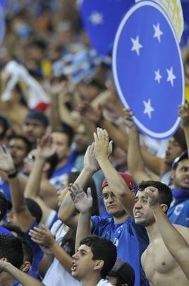 Imagens da torcida do Cruzeiro no clssico contra o Atltico