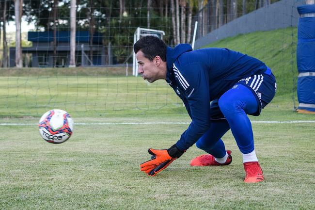 Fotos do treino do Cruzeiro no CT SM Sports, em Londrina, antes da partida contra o Londrina pela Série B. Duelo será nesta sexta, às 21h30, no estádio do Café, em Londrina, interior do Paraná
