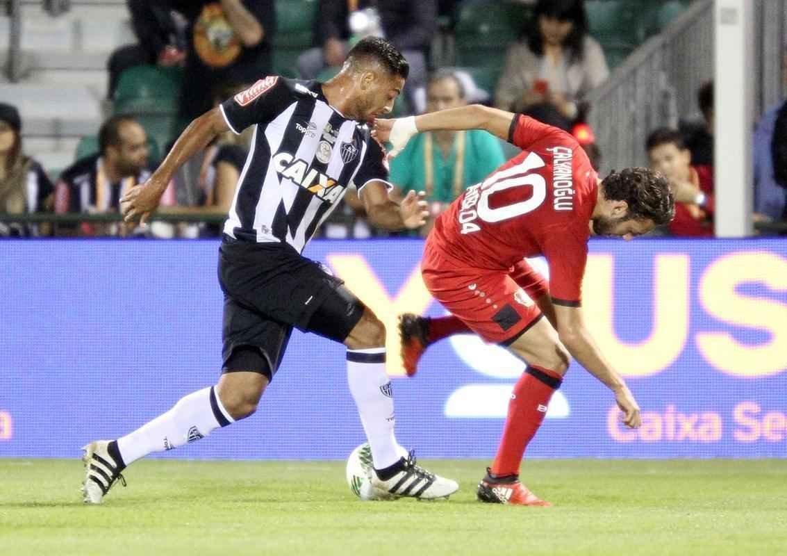Com garotos e alguns reforos do profissional, Galo perde para o Bayer Leverkusen nos EUA