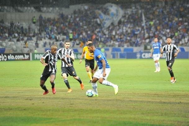 Fotos de Cruzeiro x Cear, no Mineiro, em jogo atrasado da 27 rodada do Brasileiro
