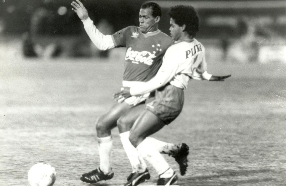 Imagens do Cruzeiro com a camisa da Adidas (Arquivo/Estado de Minas)