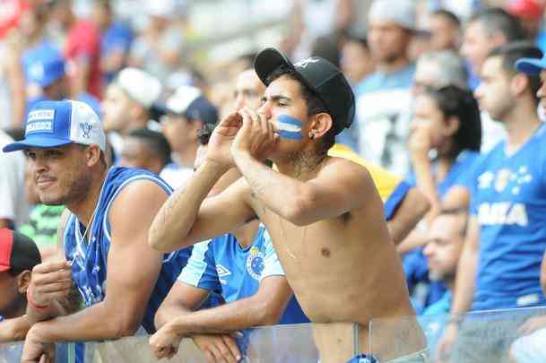 Torcidas de Cruzeiro e Flamengo fizeram a festa em duelo das equipes no Mineiro