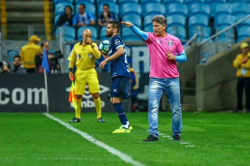 Lances do jogo entre Cruzeiro e Grmio, nesta quarta-feira, na Arena