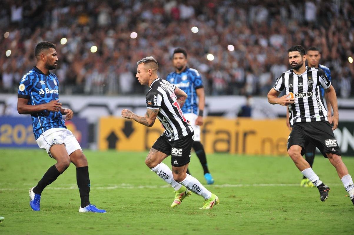 19 rodada - Atltico venceu o Grmio por 2 a 1, no Mineiro, com gols de Matas Zaracho e Eduardo Vargas