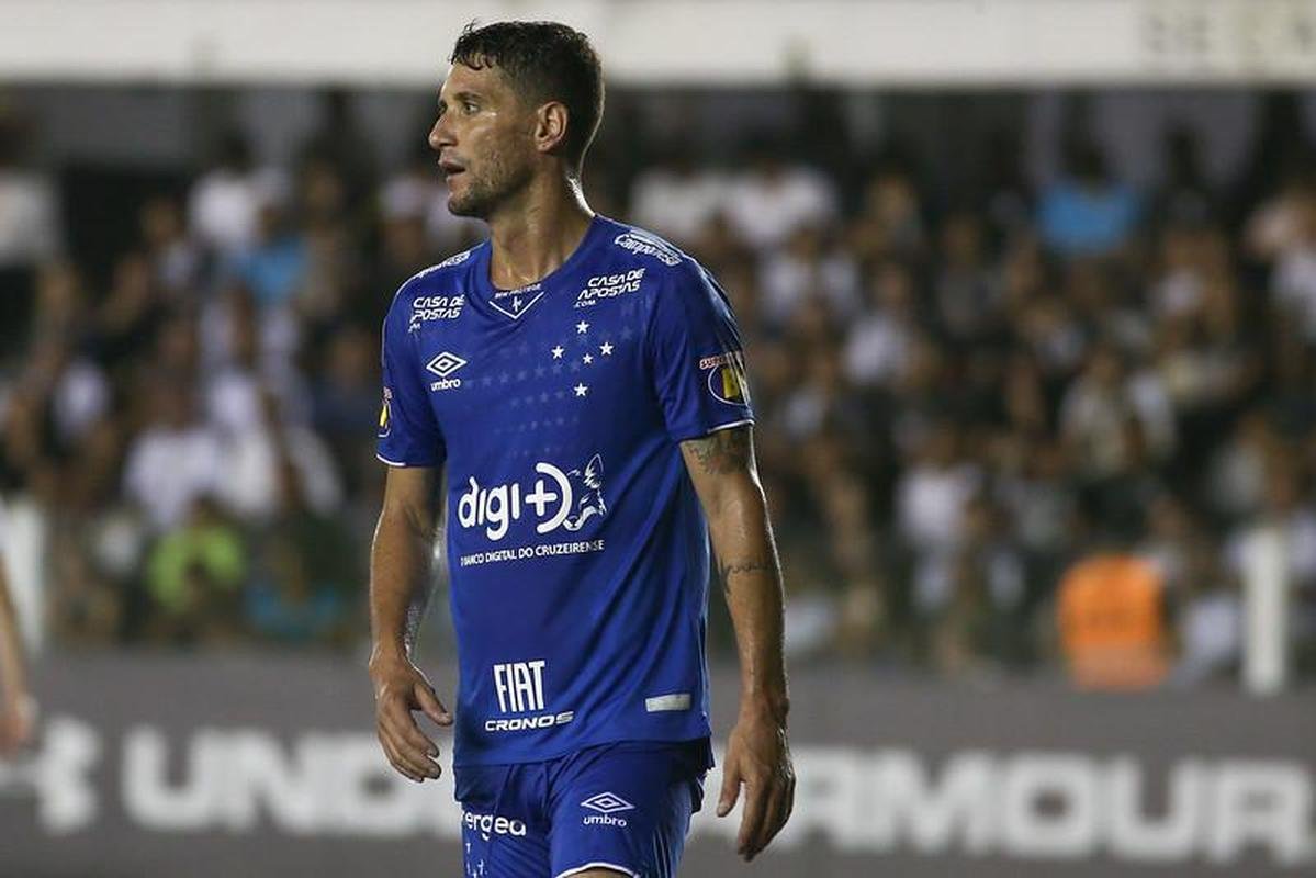 Meio-campista Thiago Neves pelo Cruzeiro, em 2019

