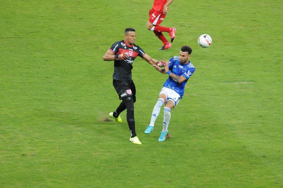 Fotos do jogo entre Cruzeiro e CRB, no Mineiro, em Belo Horizonte, pela 11 rodada da Srie B do Brasileiro