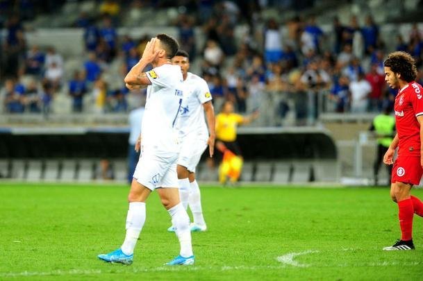 Cruzeiro e Internacional ficaram no empate em jogo com interveno do VAR