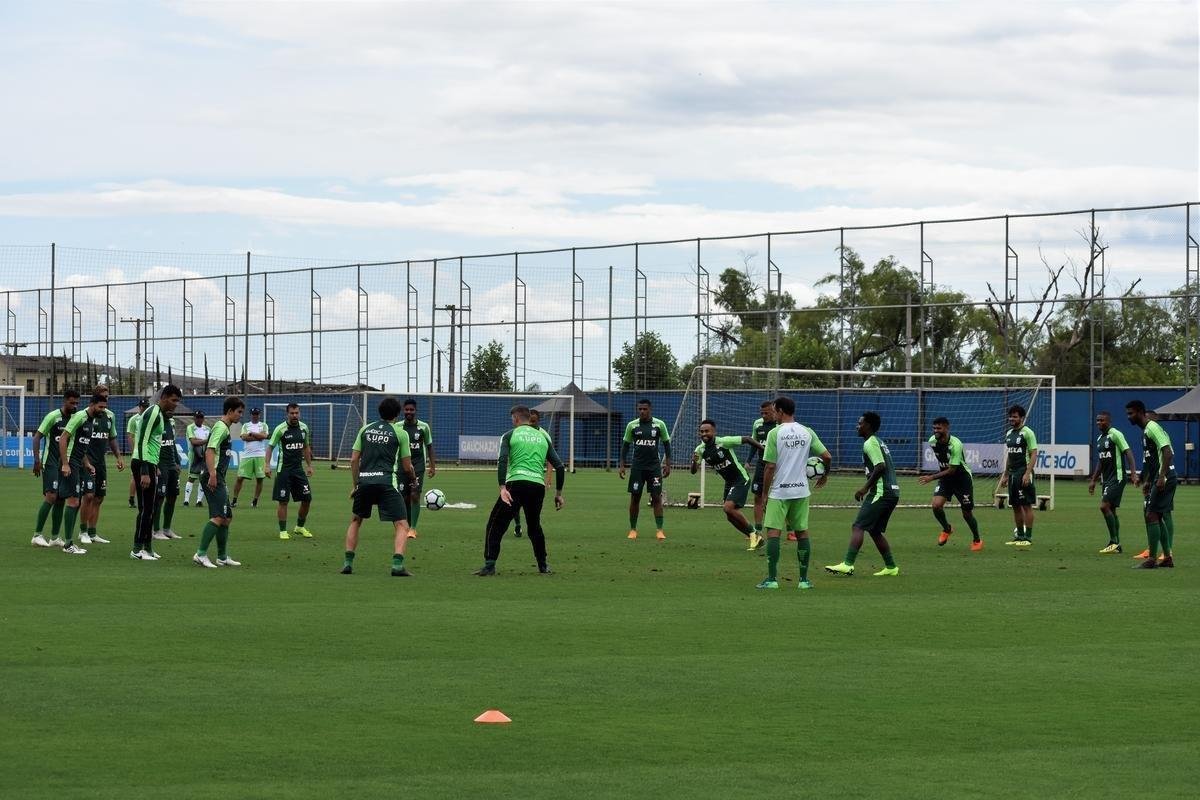 Treino do Amrica no CT do Grmio, em Porto Alegre, antes de 'deciso' contra o Inter pelo Brasileiro