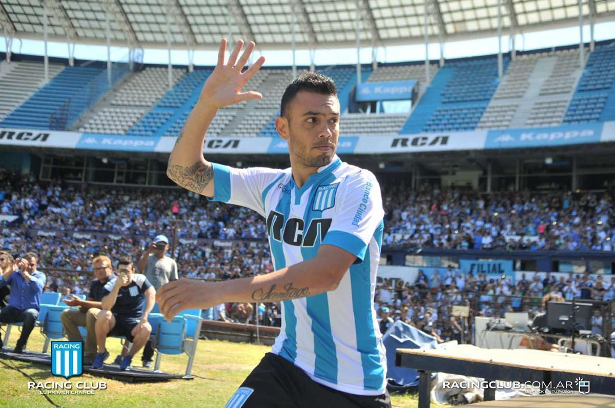 Nery Domnguez - meia se transferiu do Independiente para o Racing