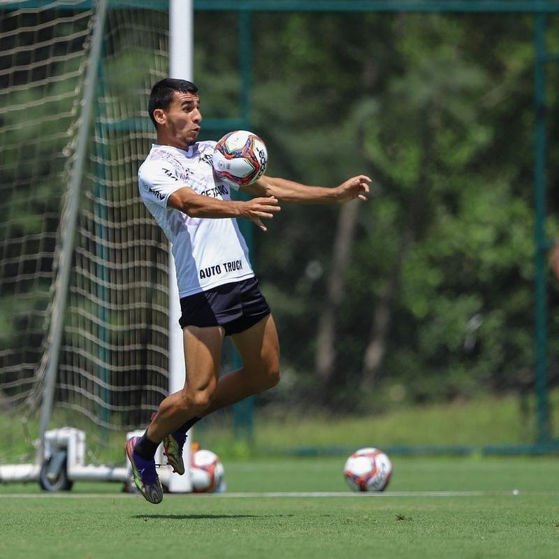 Treino do Atlético em campo. Jogadores fizeram atividade pela manhã no gramado. No período da tarde, trabalho foi na academia
