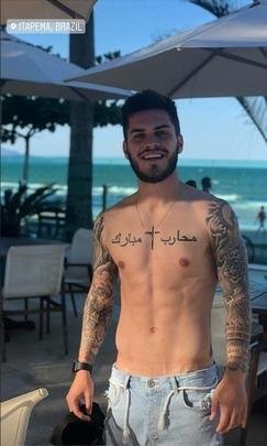 O meia Nathan, do Atlético, curte os primeiros dias de férias em Itapema-SC