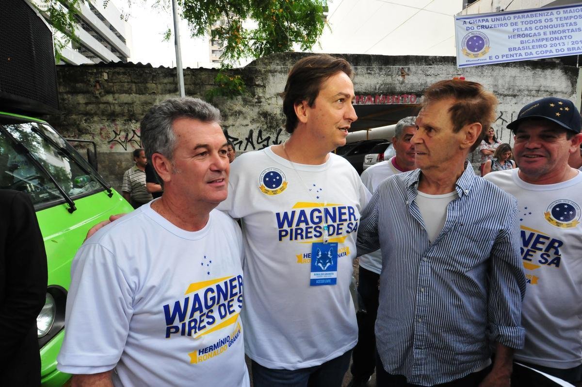 Fotos da eleio presidencial no Cruzeiro. Parque esportivo do Barro Preto, em BH, esteve lotado durante tarde e noite desta segunda-feira