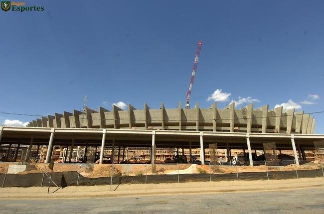 08/03/2012 - rea externa do estdio comea a ganhar nova cara com a construo da esplanada.