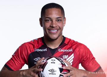 Empresário disse ter recebido ligação de dirigente do Cruzeiro, que, por sua vez, nega ter feito qualquer pedido de de desculpas