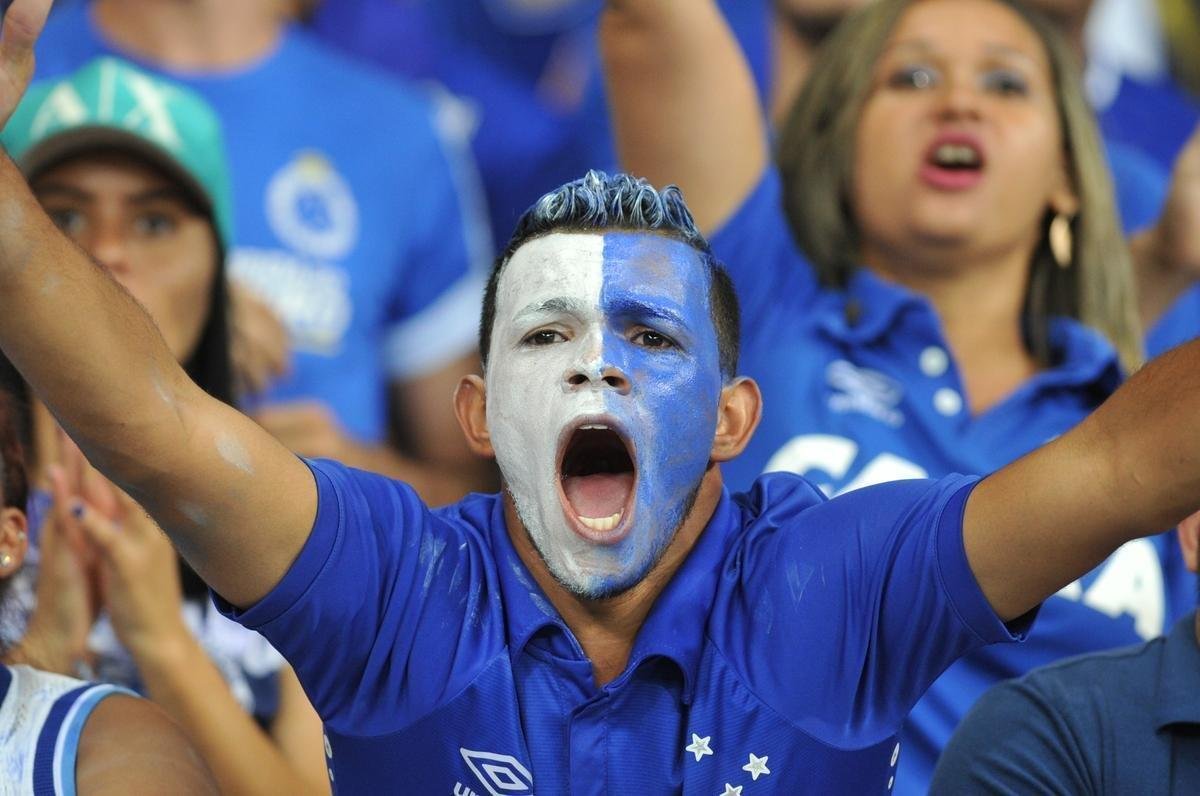 Torcedores do Cruzeiro coloriram Mineiro de azul em deciso da Copa do Brasil contra o Flamengo