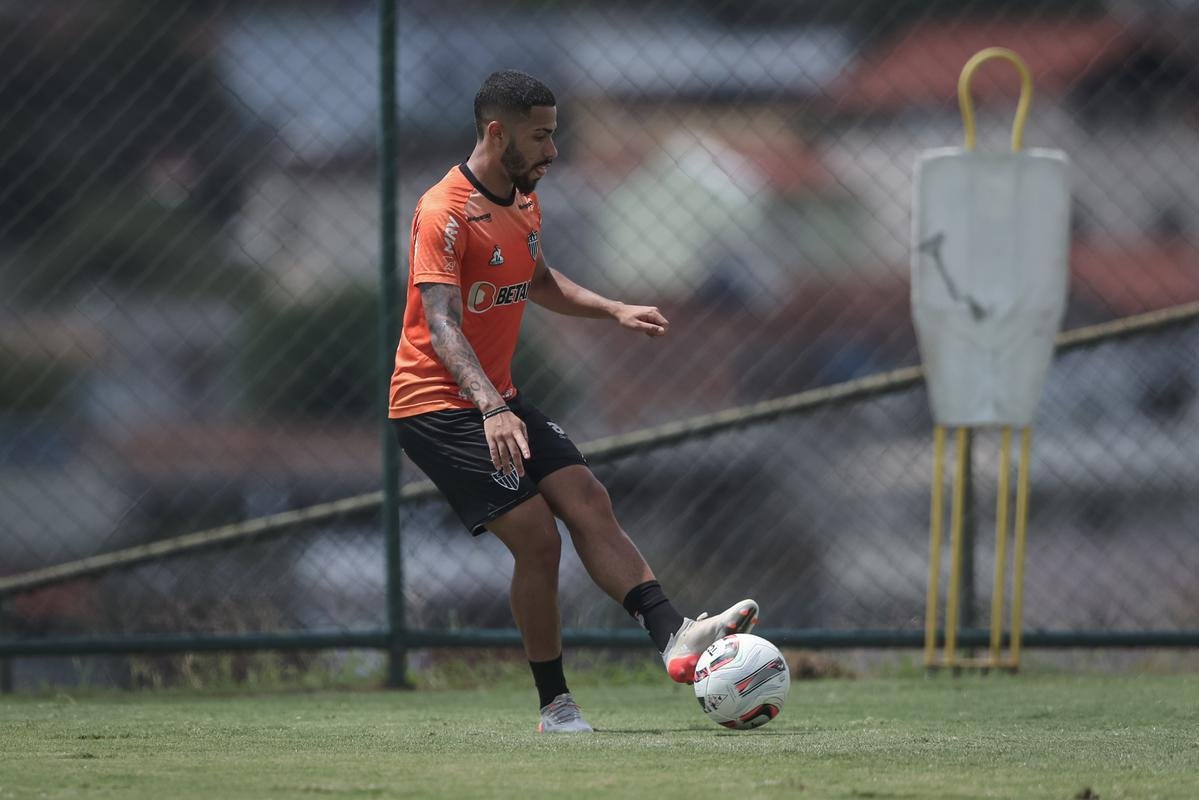 Fotos do primeiro treino de Junior Alonso no retorno ao Atltico