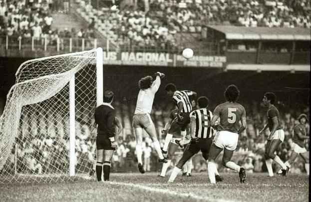 Mineirão, inaugurado em 1965 e modernizado entre 2010 e 2012, recebeu 237 dos 499 clássicos, com 86 vitórias do Cruzeiro, 75 do Atlético e 76 empate