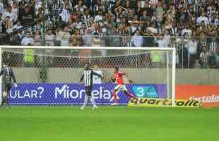 Em jogo com chuva de granizo e 'apago' no Horto, Galo  batido pelo Internacional por 1 a 0