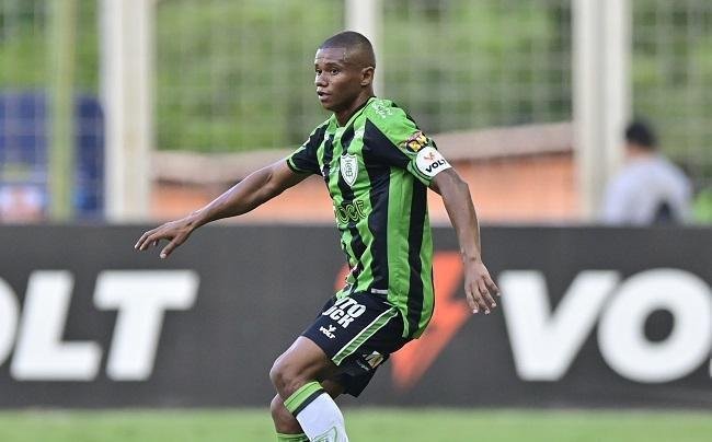 3: Juninho - 342 jogos (volante; 2016 - atual);