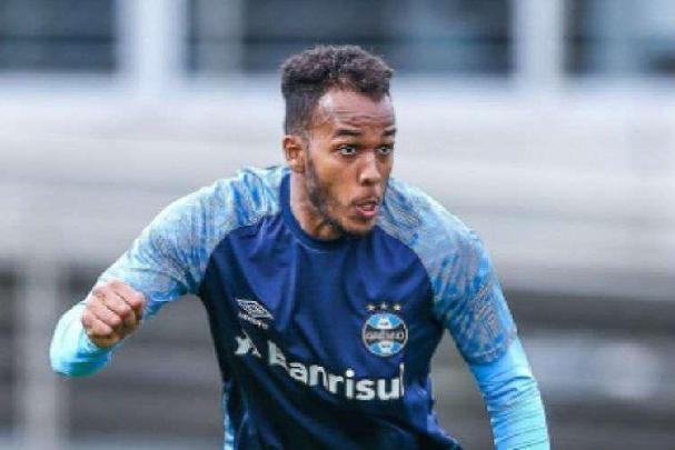 Zagueiro Denílson, de 24 anos, é mais um dos anunciados pelo clube coral. Revelado pelo Grêmio, ele integrou o elenco vice-campeão brasileiro de Aspirantes em 2019, com o Tricolor gaúcho.