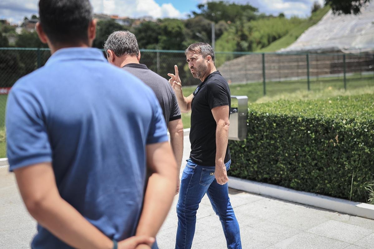 Coudet conhece a Cidade do Galo