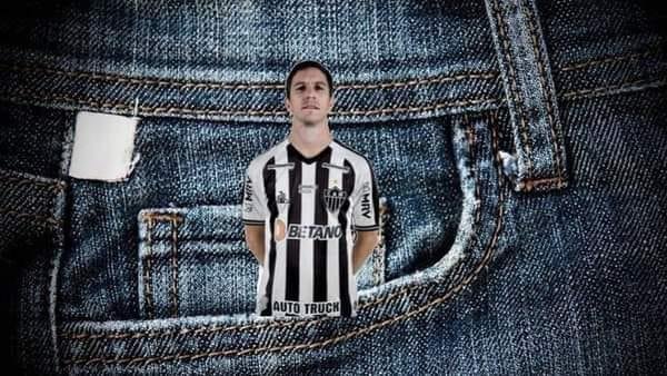 Cruzeiro leva a melhor no clssico do centenrio; memes invadem redes sociais