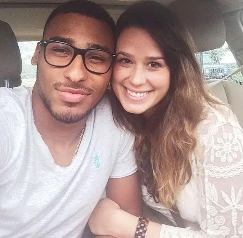 Gemima McMahom (ao lado do irmo Joshua)  filha de Assria com o norte-americano Chris McMahon. Mas Pel a considera como filha, pois a criou desde beb