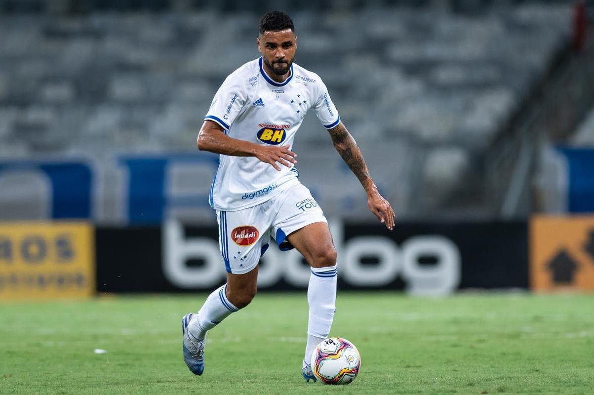 Giovanni, 31 anos, lateral-esquerdo. Contratado pelo Cruzeiro em julho.